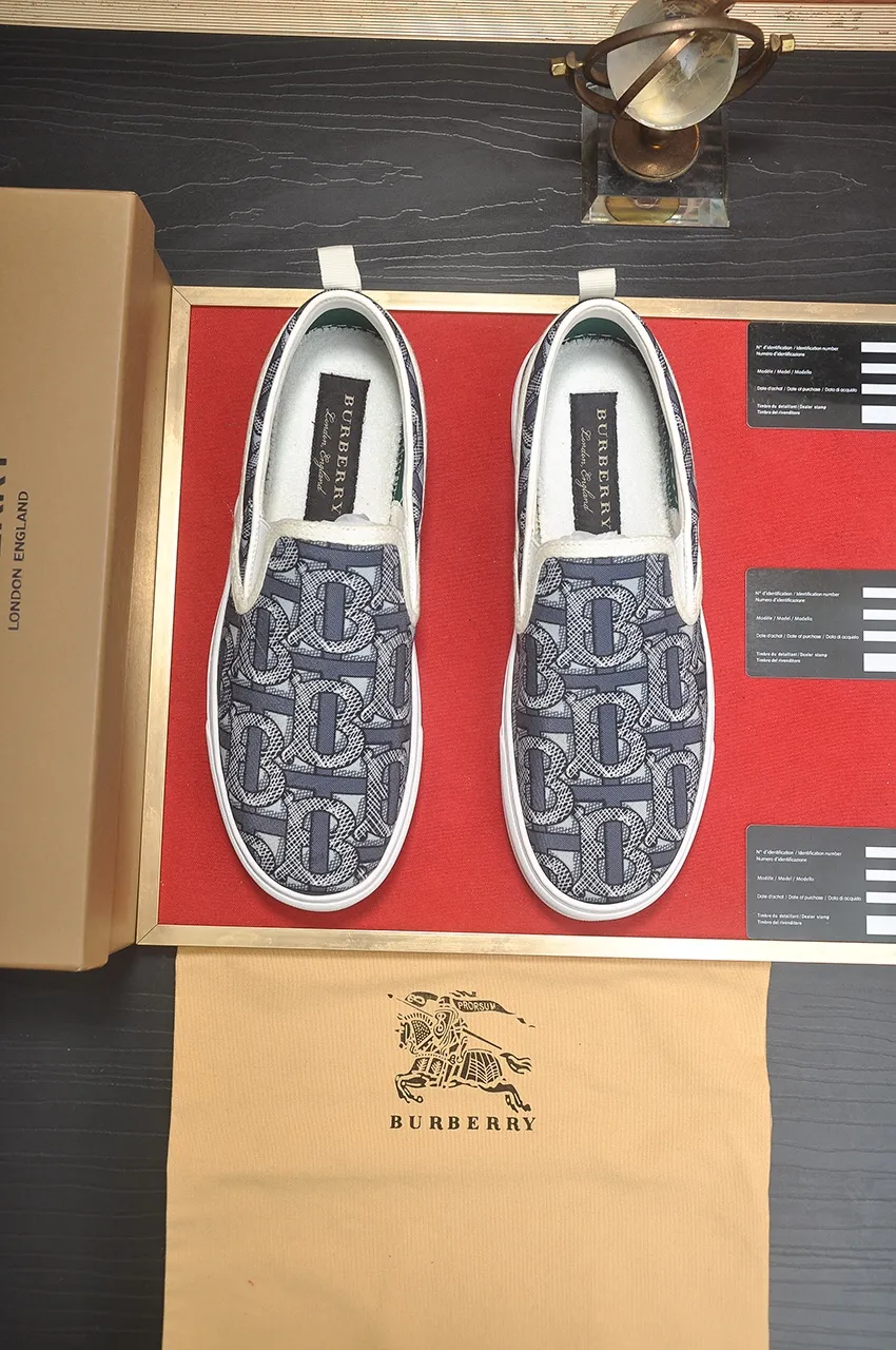 Men's shoes 💰400💶【Burberry】Classic low-top sneakers｜Imported cowhide with classic plaid fabric｜Sheepskin lining｜Original outsole｜Fine workmanship and comfortable to wear Size: 38-44 (customized at 45)